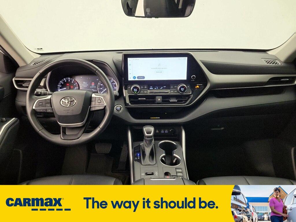 used 2023 Toyota Highlander car, priced at $38,998