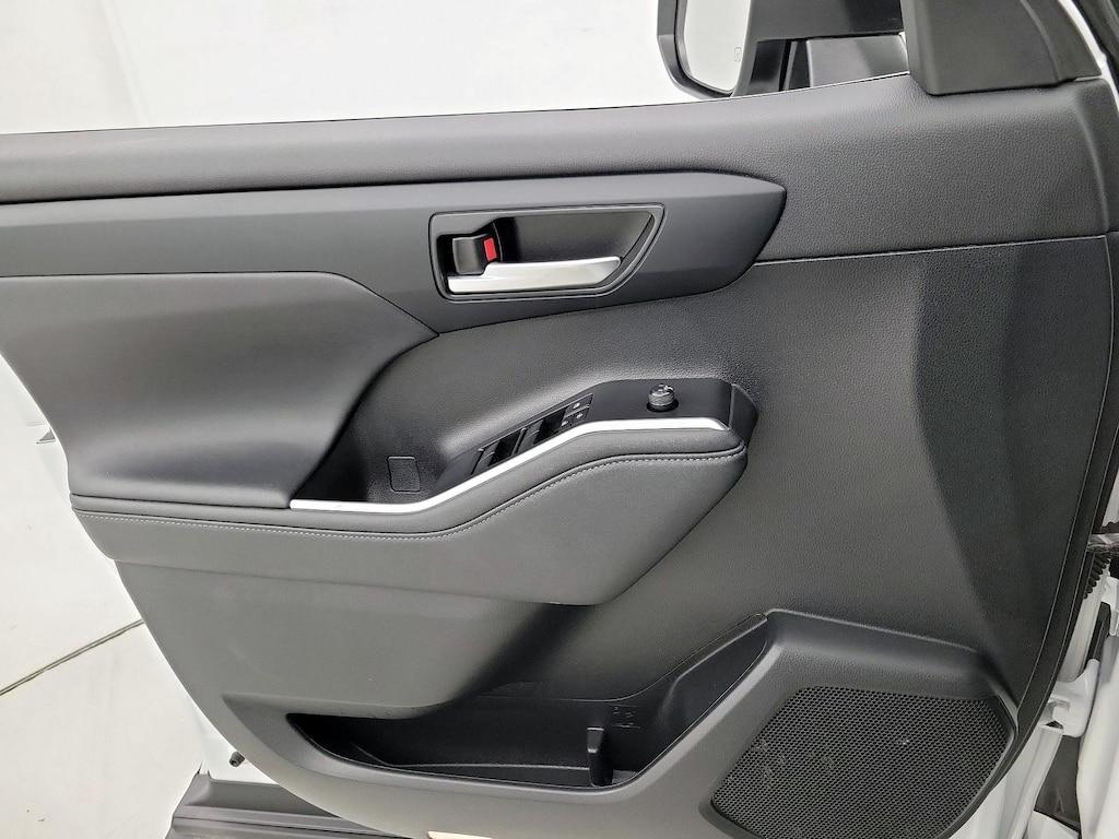 used 2023 Toyota Highlander car, priced at $39,998