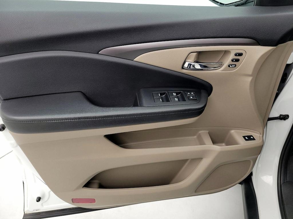 used 2020 Honda Pilot car, priced at $31,998