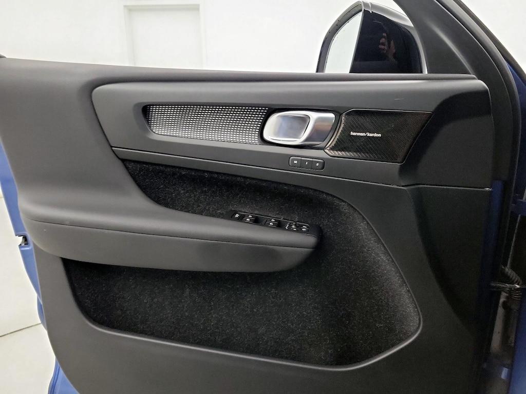 used 2019 Volvo XC40 car, priced at $25,998