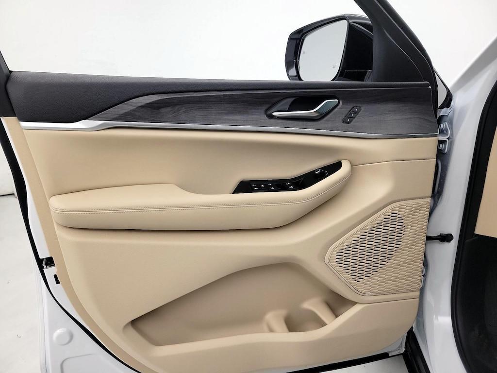 used 2025 Jeep Grand Cherokee car, priced at $40,998