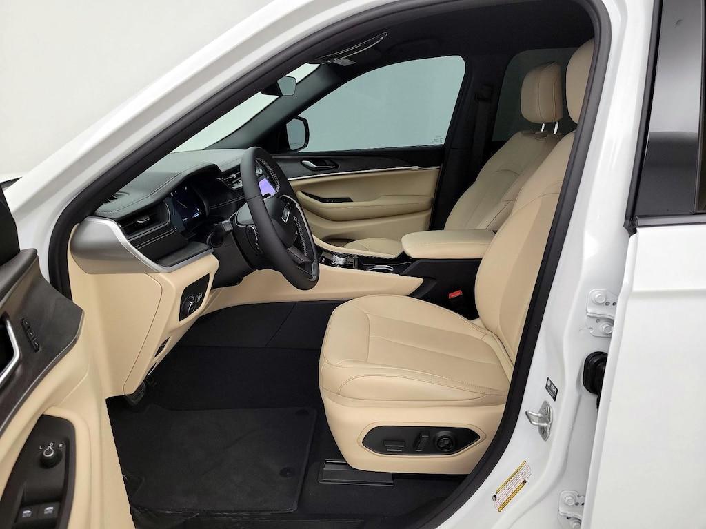 used 2025 Jeep Grand Cherokee car, priced at $40,998