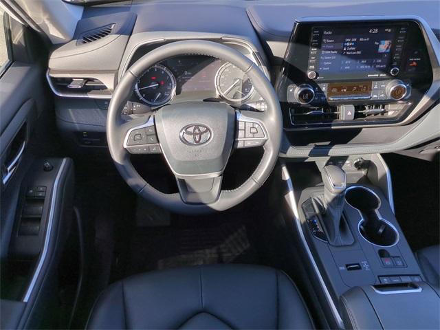used 2022 Toyota Highlander car, priced at $32,478
