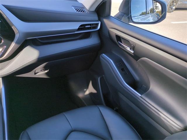 used 2022 Toyota Highlander car, priced at $32,478