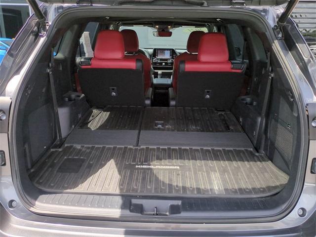 used 2021 Toyota Highlander car, priced at $32,885