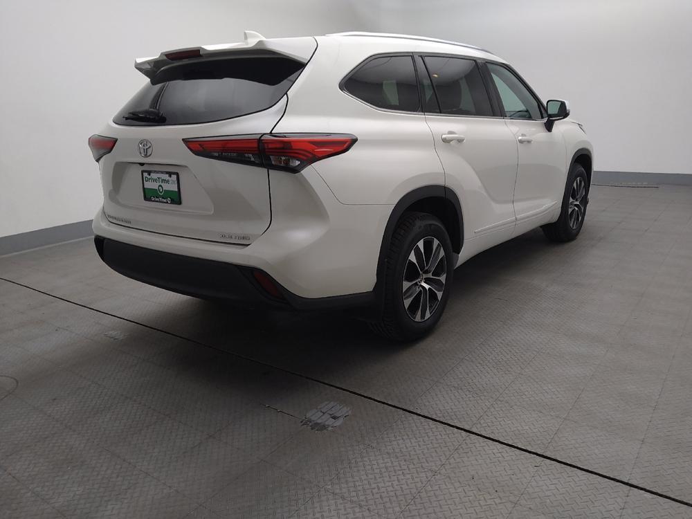 used 2020 Toyota Highlander car, priced at $27,895