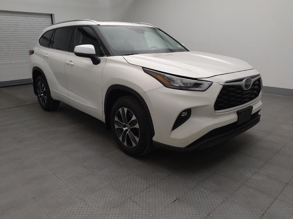 used 2020 Toyota Highlander car, priced at $27,895