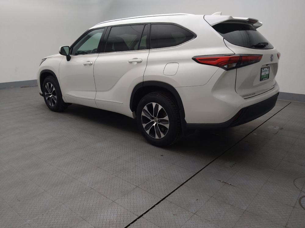 used 2020 Toyota Highlander car, priced at $27,895