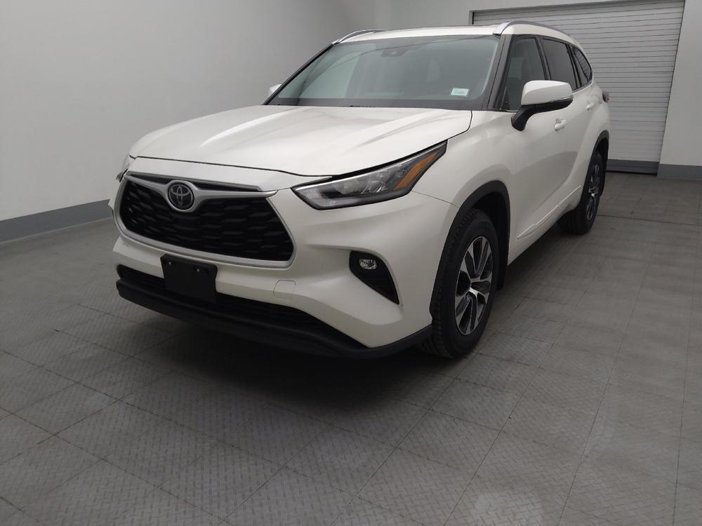 used 2020 Toyota Highlander car, priced at $27,895