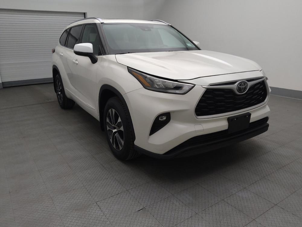 used 2020 Toyota Highlander car, priced at $27,895