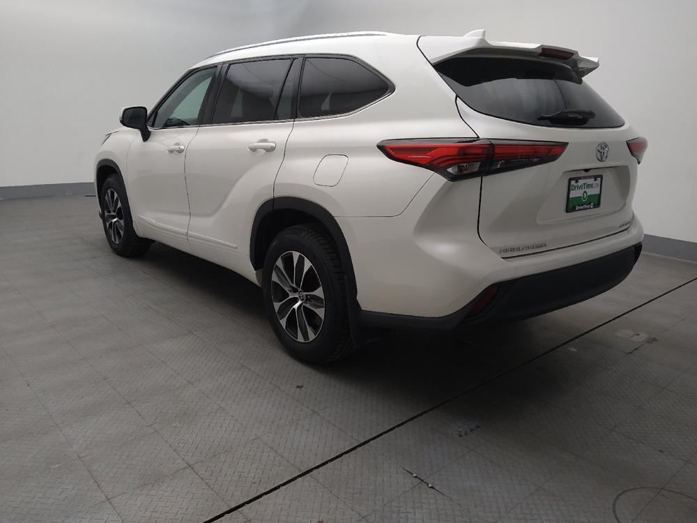 used 2020 Toyota Highlander car, priced at $27,895