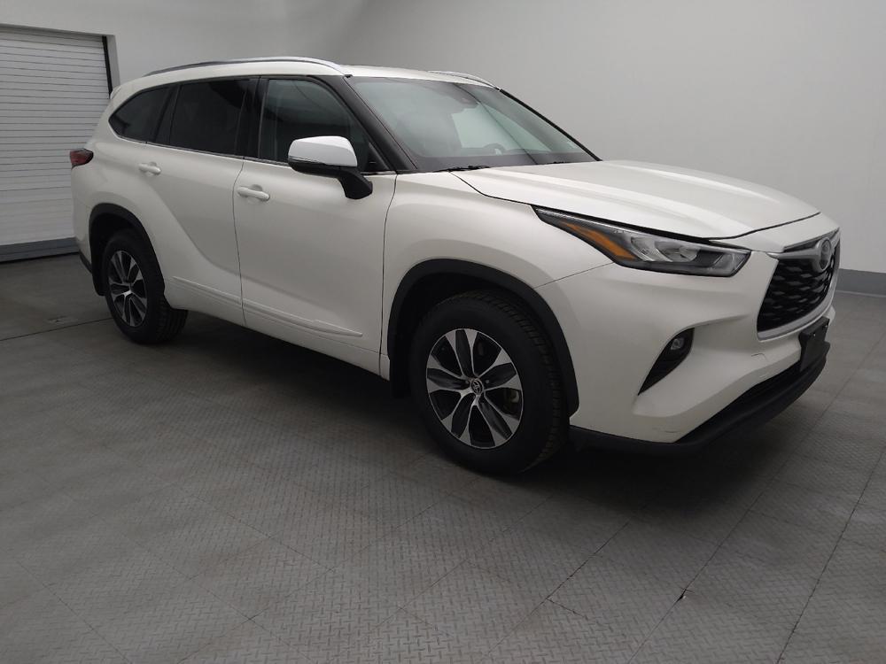 used 2020 Toyota Highlander car, priced at $27,895