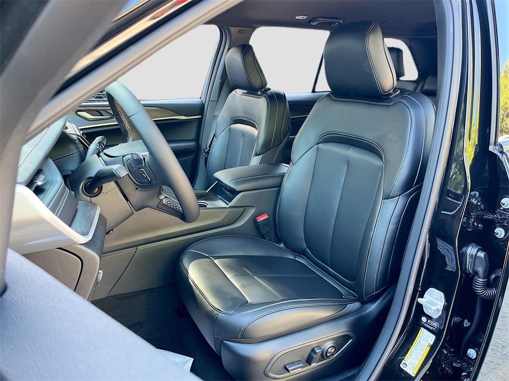 new 2025 Jeep Grand Cherokee car, priced at $34,486