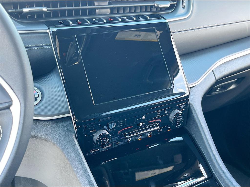 new 2025 Jeep Grand Cherokee car, priced at $37,071