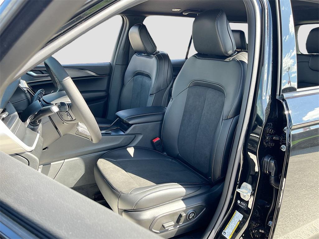 new 2025 Jeep Grand Cherokee car, priced at $37,071