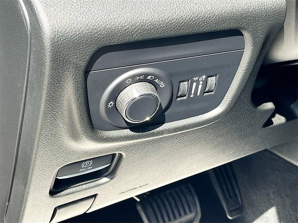 new 2025 Jeep Grand Cherokee car, priced at $37,071