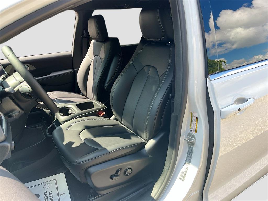 new 2026 Chrysler Pacifica car, priced at $38,038