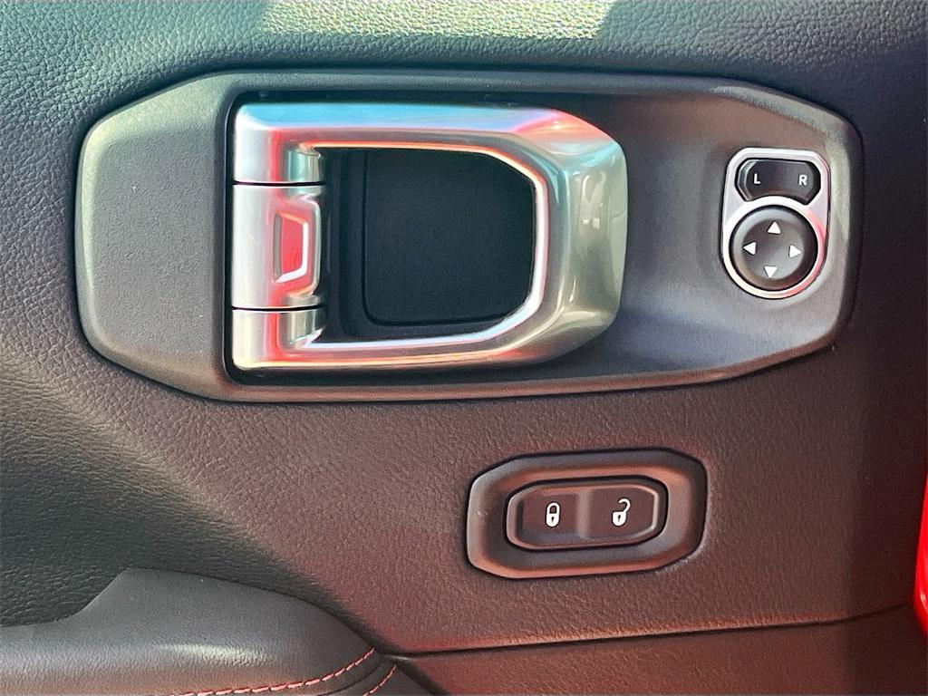 new 2025 Jeep Wrangler car, priced at $49,761