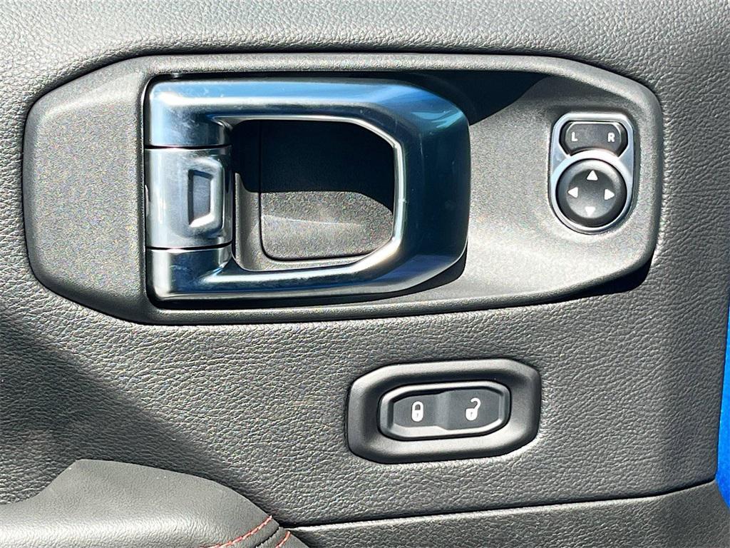 new 2025 Jeep Wrangler car, priced at $54,671