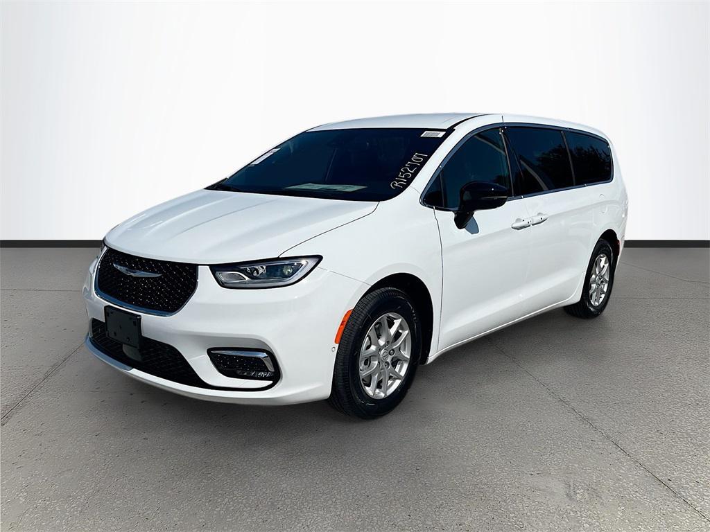 new 2026 Chrysler Pacifica car, priced at $39,788