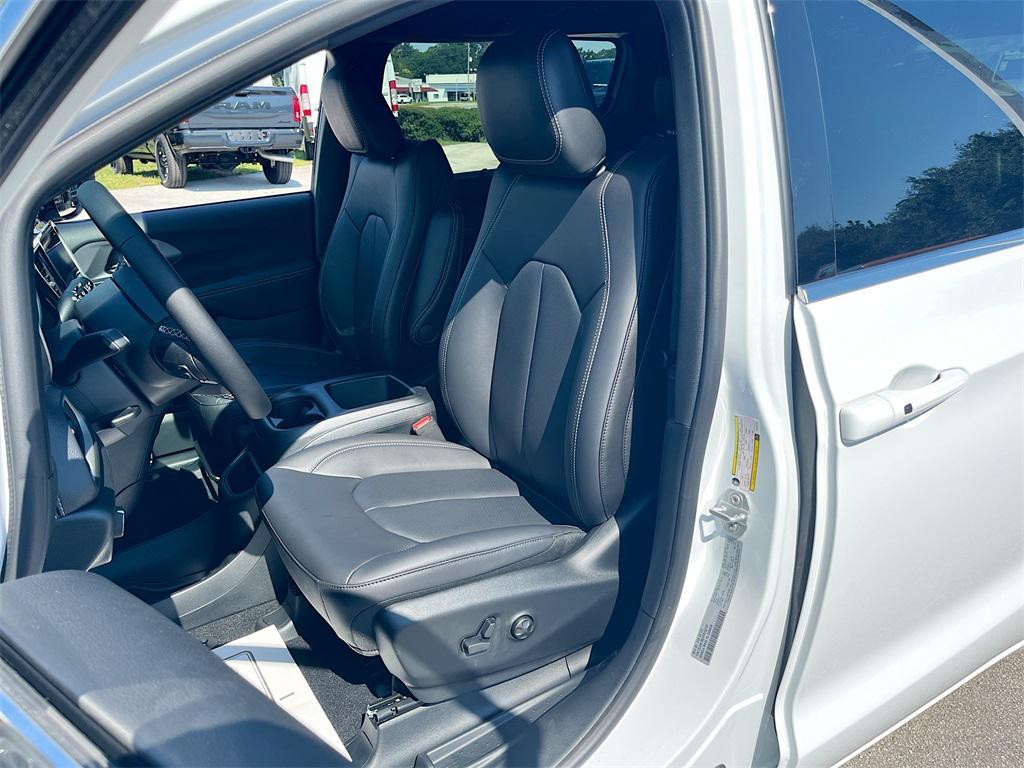 new 2026 Chrysler Pacifica car, priced at $39,788
