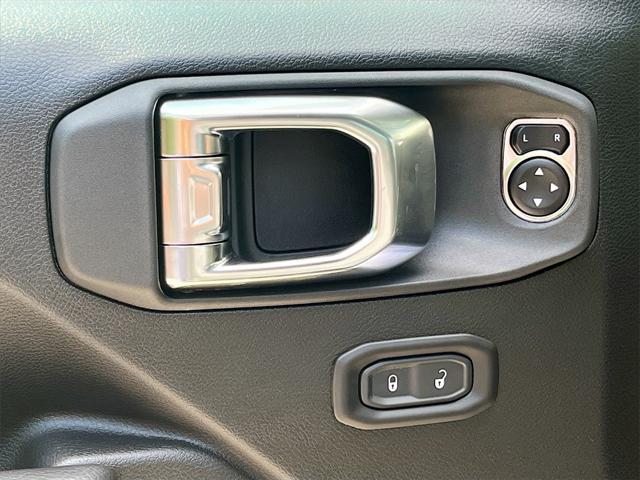 new 2025 Jeep Gladiator car, priced at $45,205