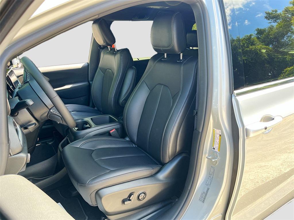 new 2026 Chrysler Pacifica car, priced at $36,220