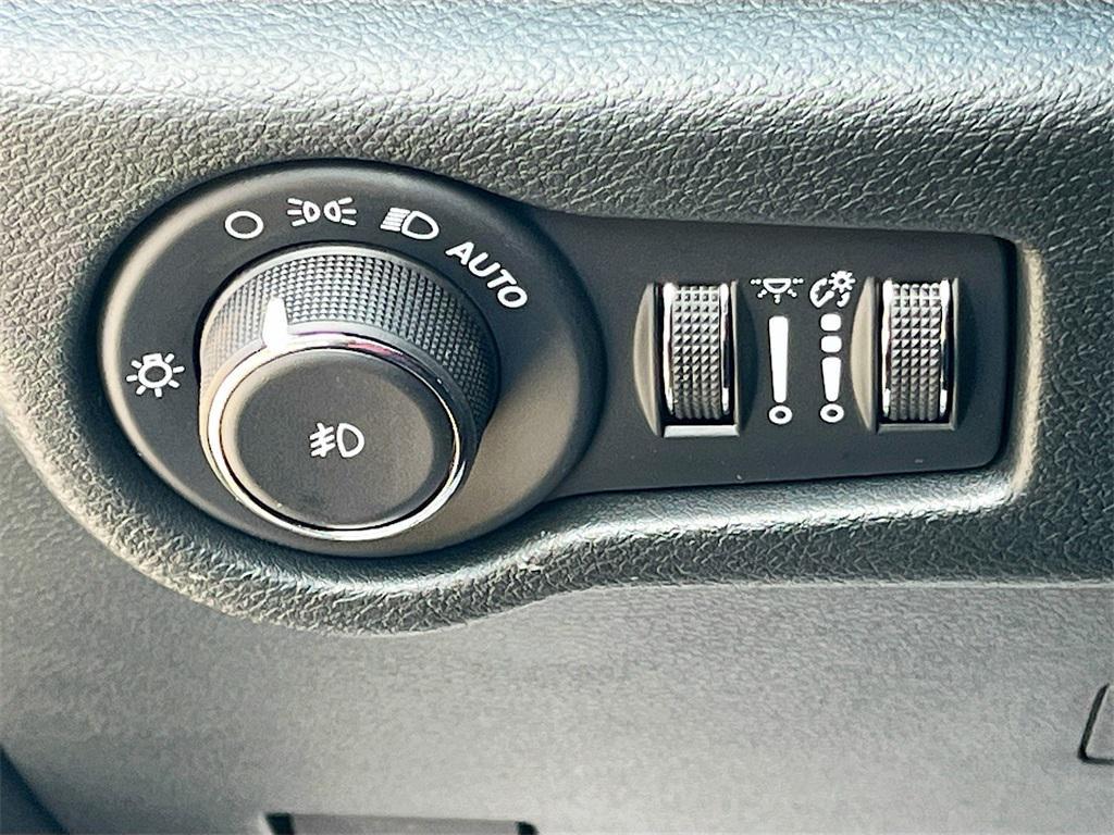 new 2026 Chrysler Pacifica car, priced at $36,220