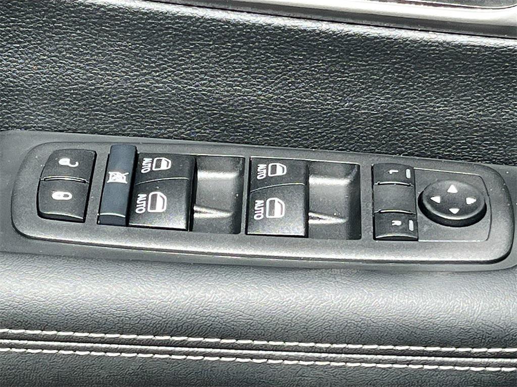 new 2026 Chrysler Pacifica car, priced at $36,220