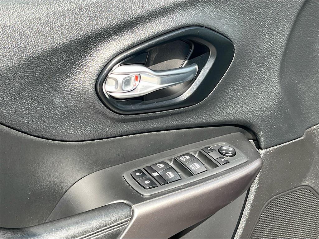 used 2021 Jeep Cherokee car, priced at $18,833