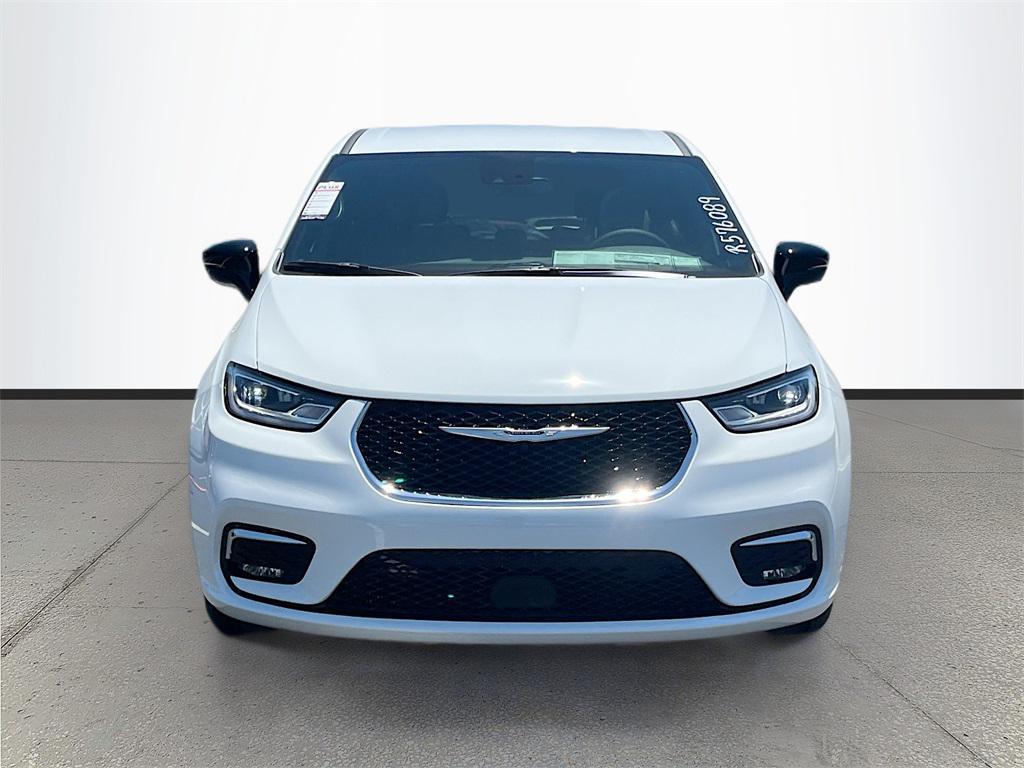 new 2025 Chrysler Pacifica Hybrid car, priced at $38,794