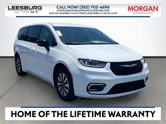 new 2025 Chrysler Pacifica Hybrid car, priced at $38,794