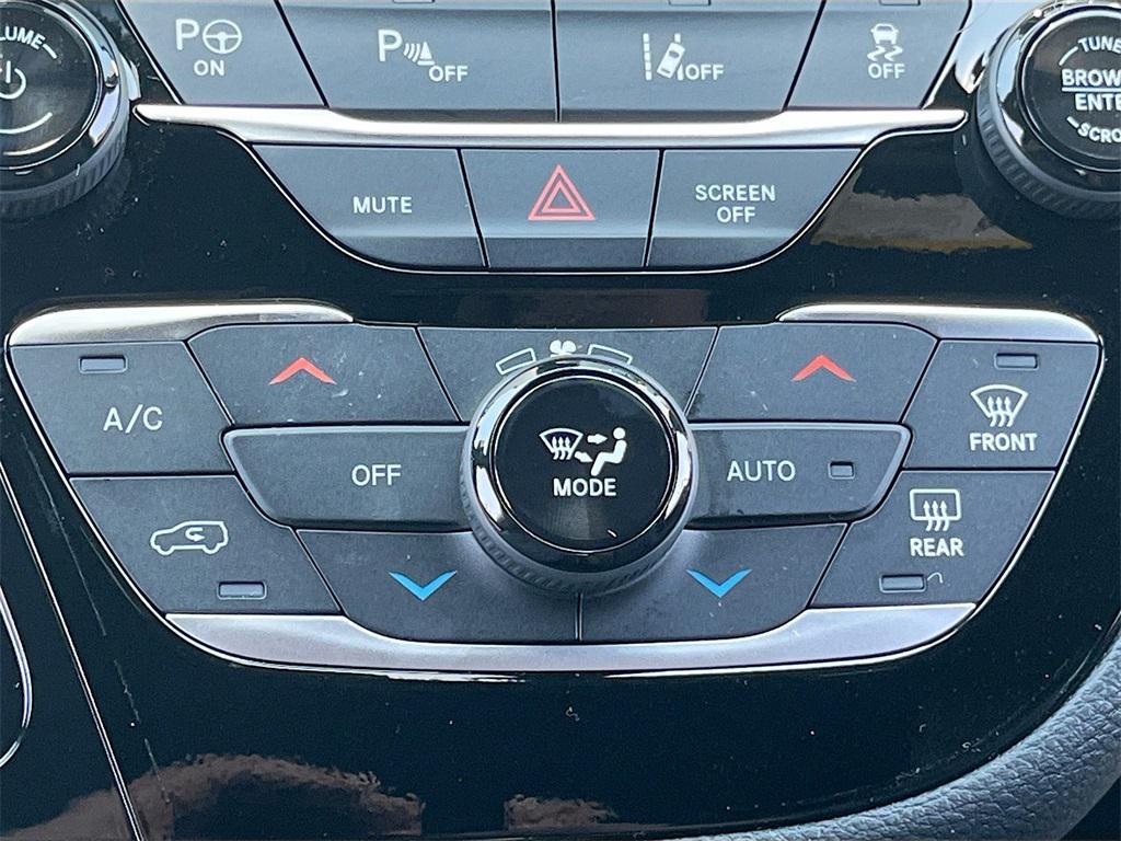 new 2025 Chrysler Pacifica Hybrid car, priced at $38,794