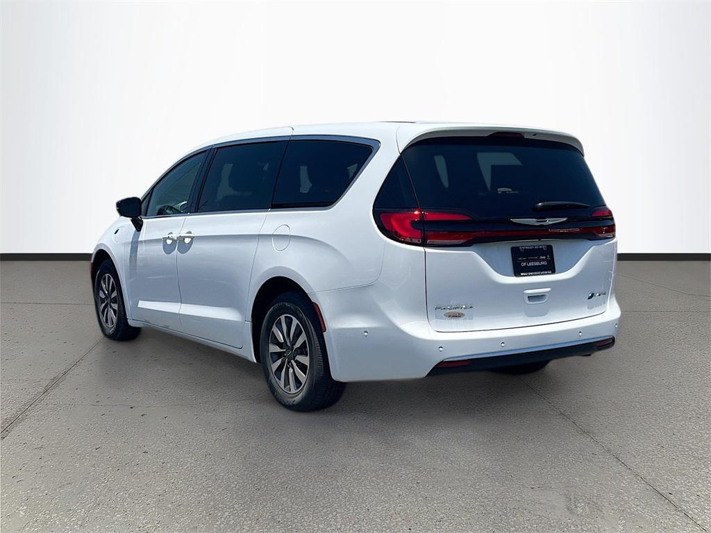 new 2025 Chrysler Pacifica Hybrid car, priced at $38,794