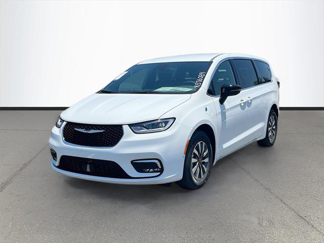 new 2025 Chrysler Pacifica Hybrid car, priced at $38,794