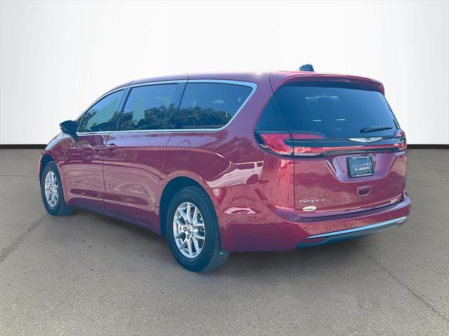 new 2025 Chrysler Pacifica car, priced at $44,420