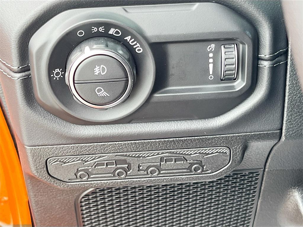 new 2025 Jeep Gladiator car, priced at $45,462