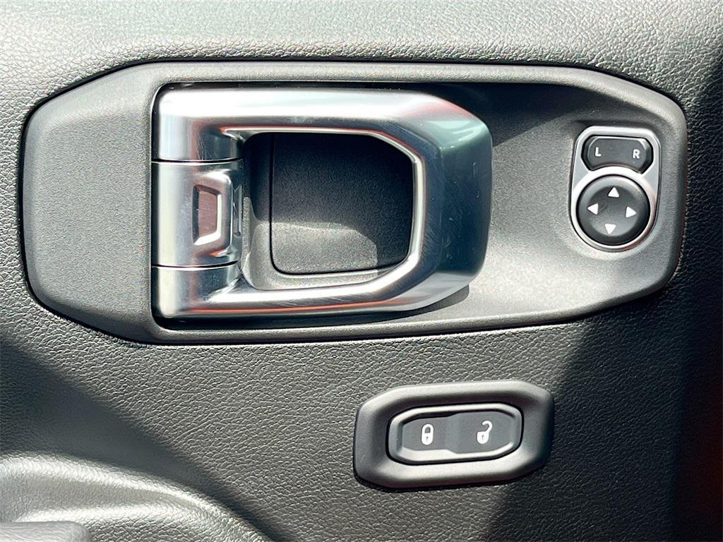 new 2025 Jeep Gladiator car, priced at $45,462