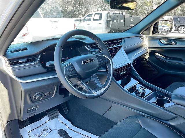 new 2025 Jeep Grand Cherokee car, priced at $33,306