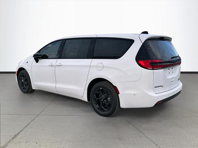 new 2024 Chrysler Pacifica Hybrid car, priced at $39,843