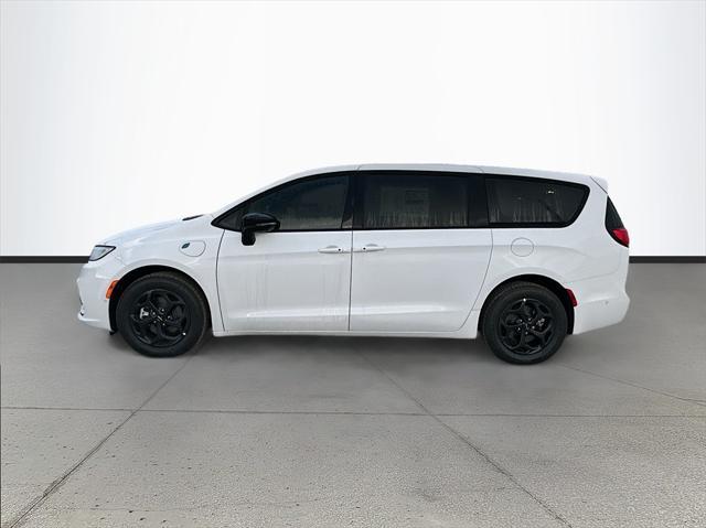 new 2024 Chrysler Pacifica Hybrid car, priced at $39,843