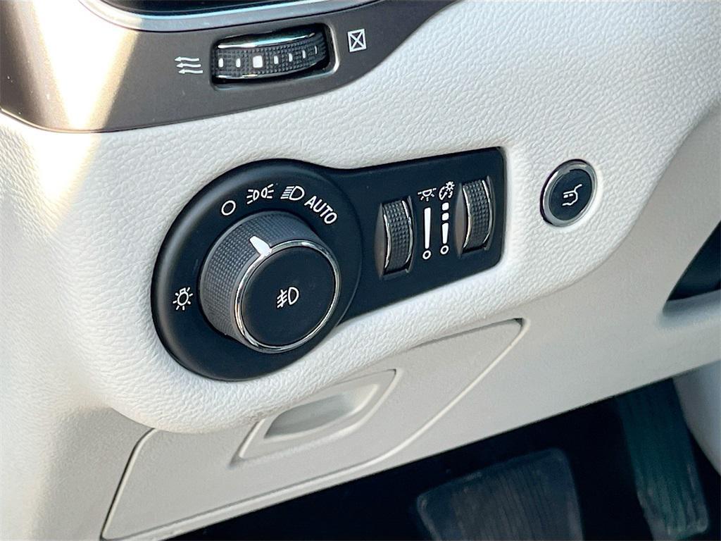 used 2020 Jeep Cherokee car, priced at $13,533