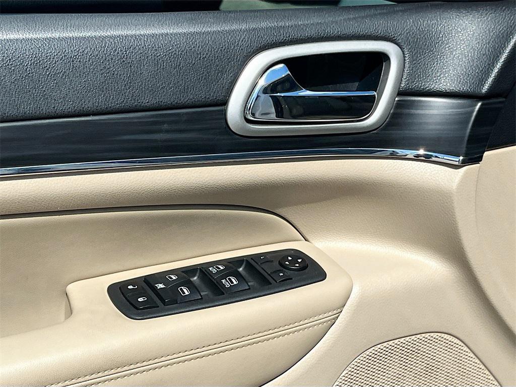 used 2020 Jeep Grand Cherokee car, priced at $20,195