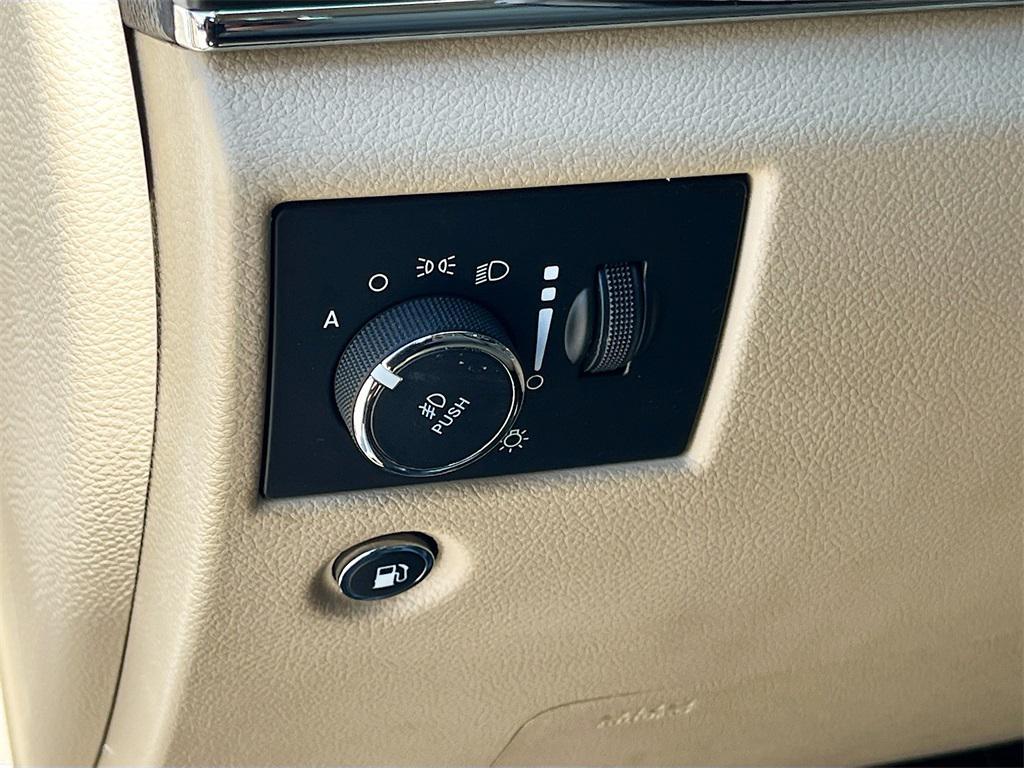 used 2020 Jeep Grand Cherokee car, priced at $20,195