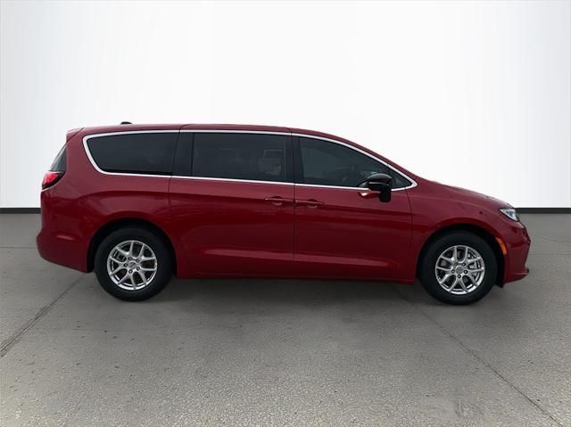 new 2025 Chrysler Pacifica car, priced at $43,920