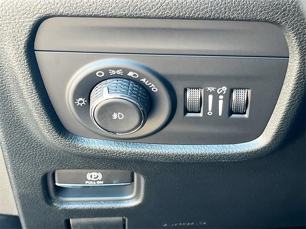 new 2025 Jeep Grand Cherokee car, priced at $39,996