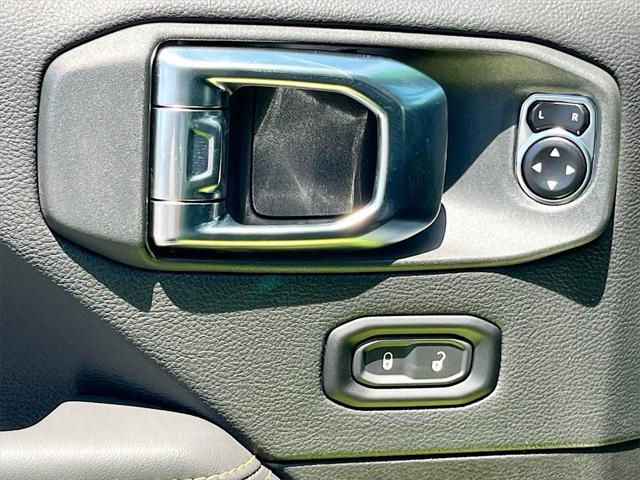 new 2025 Jeep Gladiator car, priced at $45,382
