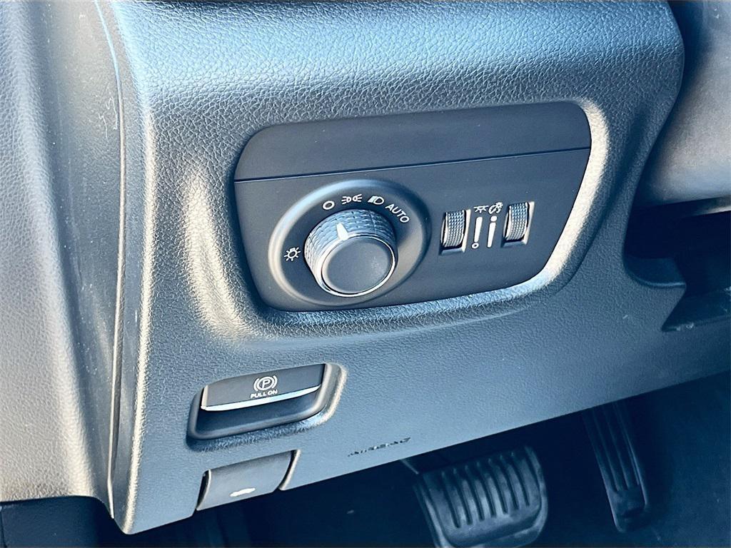 used 2025 Jeep Grand Cherokee car, priced at $35,991