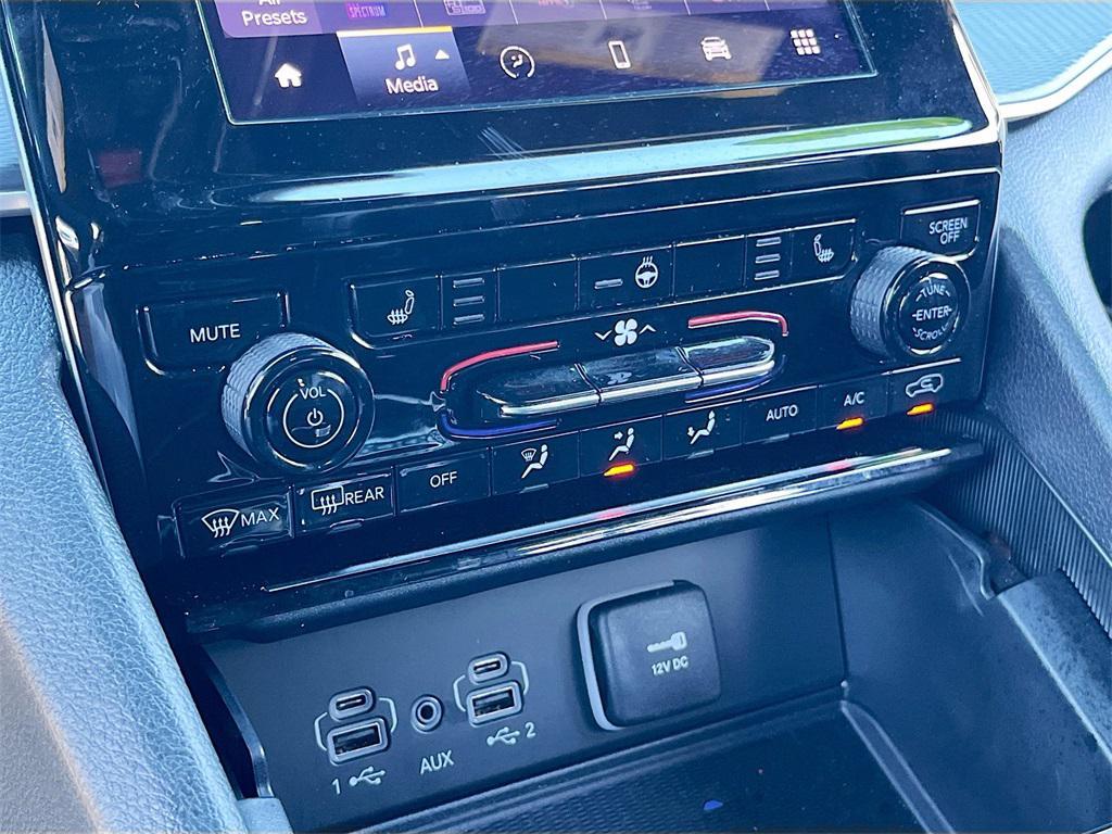 used 2025 Jeep Grand Cherokee car, priced at $35,991