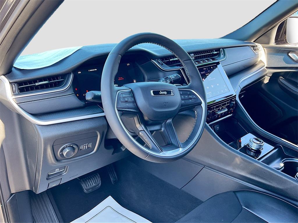 used 2025 Jeep Grand Cherokee car, priced at $35,991